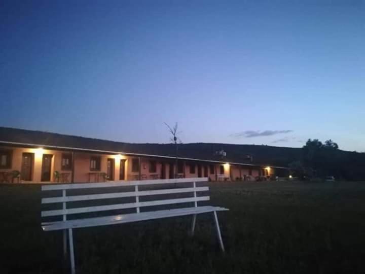 Hotel Rural Puerta De Monfrague Villarreal de San Carlos Exteriér fotografie